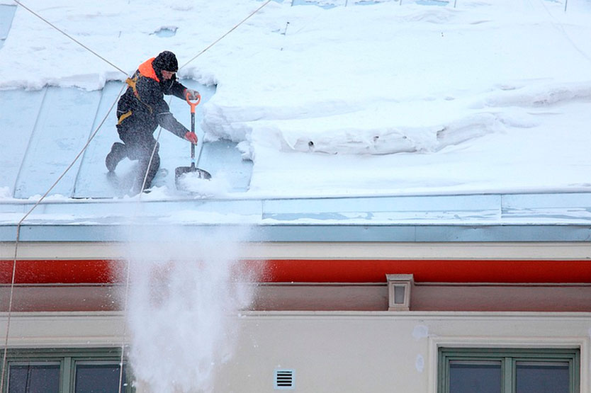 Уборка снега и наледи с крыши
